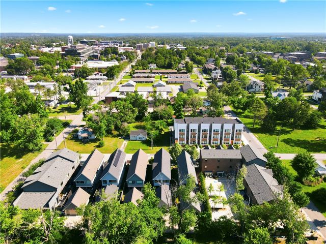 218 SE 7th Street, Bentonville, AR 72712