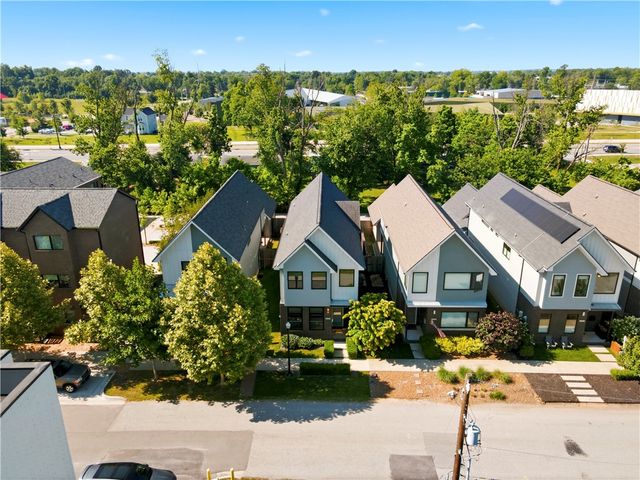 218 SE 7th Street, Bentonville, AR 72712