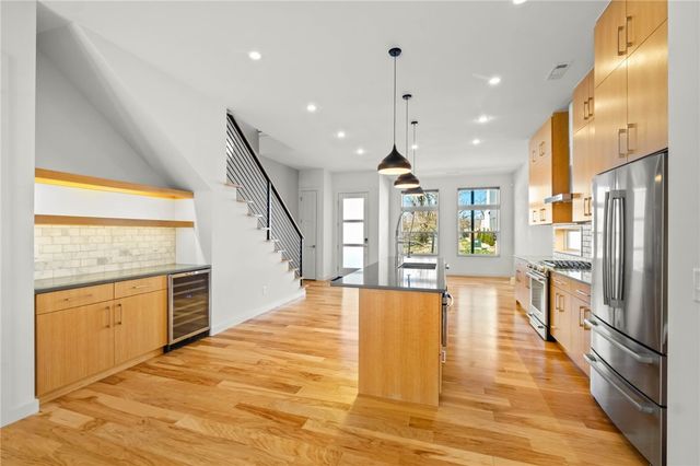 218 SE 7th Street, Bentonville, AR 72712