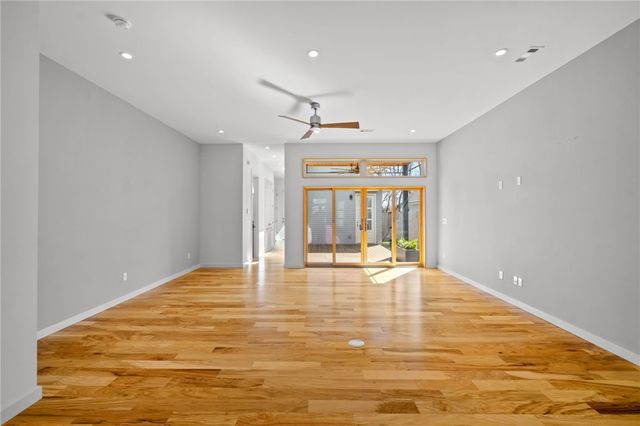 218 SE 7th Street, Bentonville, AR 72712