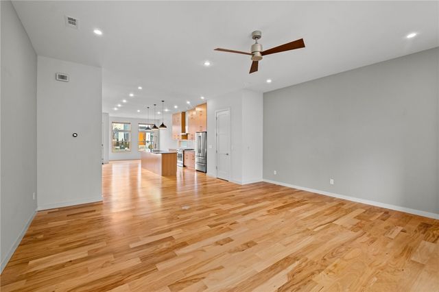 218 SE 7th Street, Bentonville, AR 72712