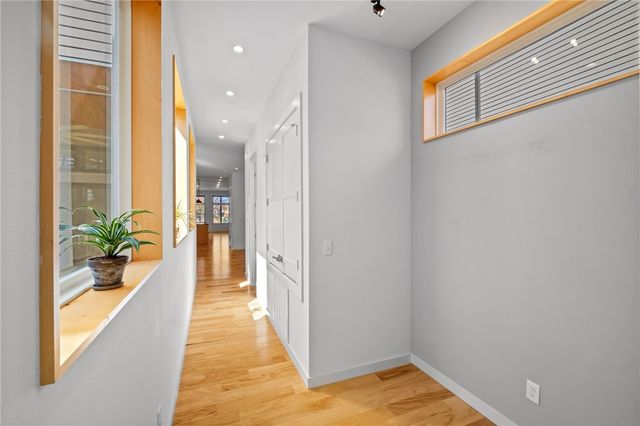 218 SE 7th Street, Bentonville, AR 72712