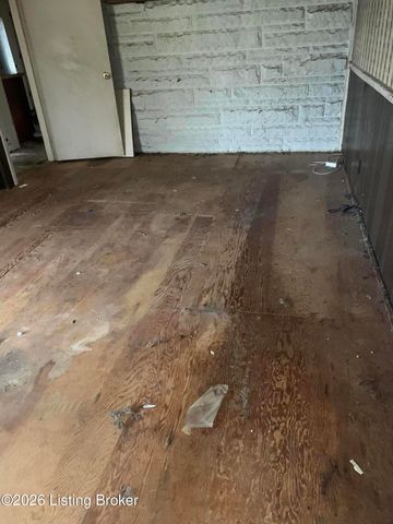 4002 Dover Ct, Louisville, KY 40216