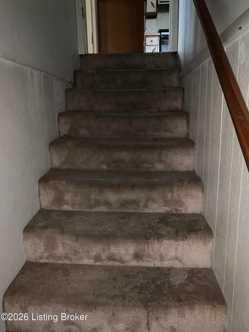 4002 Dover Ct, Louisville, KY 40216