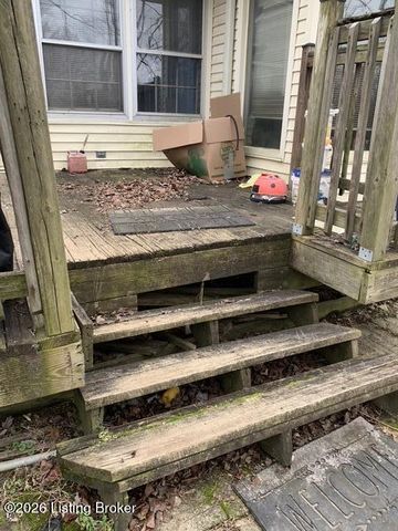 4002 Dover Ct, Louisville, KY 40216