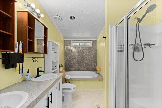 1983 Cartwright Drive, Kernersville, NC 27284