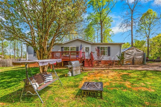 1983 Cartwright Drive, Kernersville, NC 27284