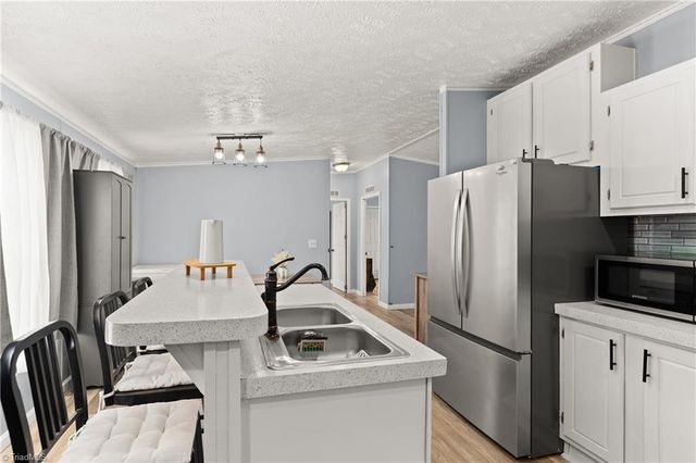 1983 Cartwright Drive, Kernersville, NC 27284