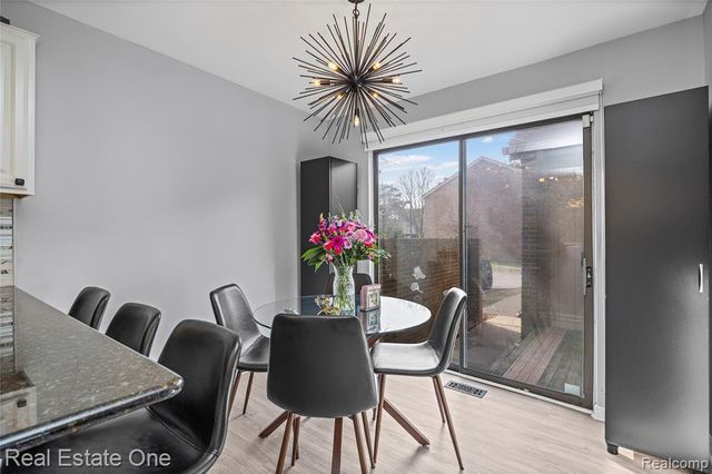 5273 Wright Way, West Bloomfield, MI 48322