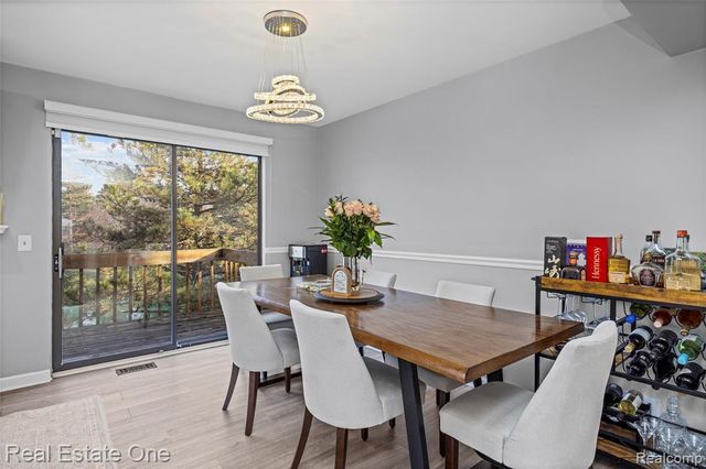 5273 Wright Way, West Bloomfield, MI 48322