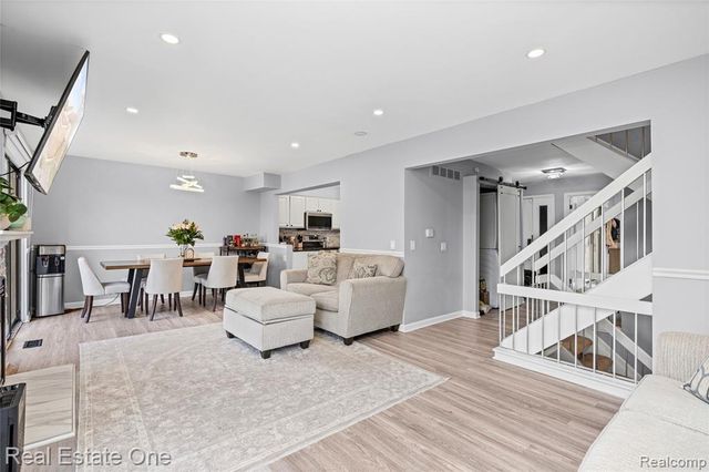 5273 Wright Way, West Bloomfield, MI 48322