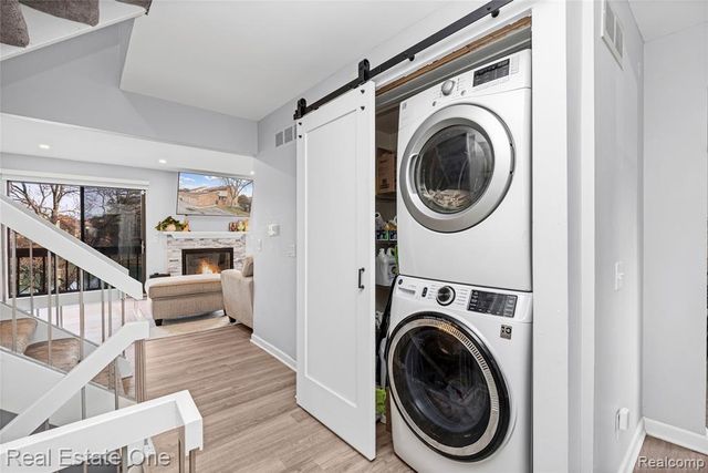 5273 Wright Way, West Bloomfield, MI 48322