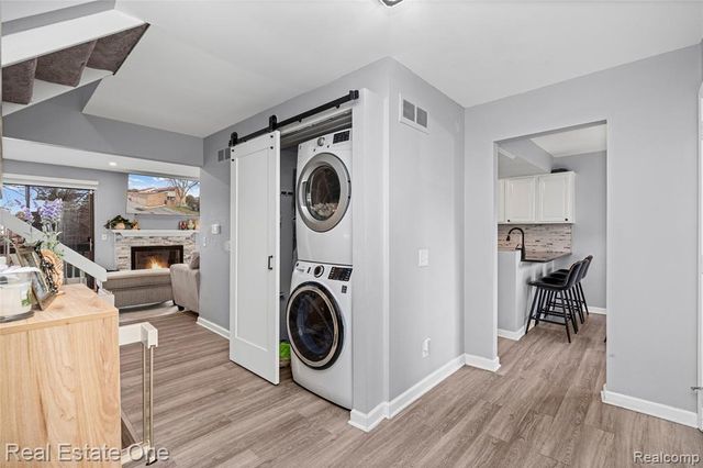 5273 Wright Way, West Bloomfield, MI 48322