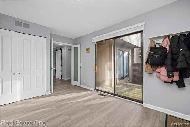 5273 Wright Way, West Bloomfield, MI 48322