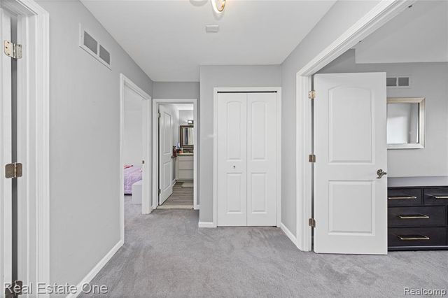 5273 Wright Way, West Bloomfield, MI 48322