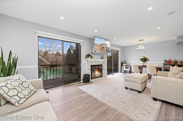 5273 Wright Way, West Bloomfield, MI 48322