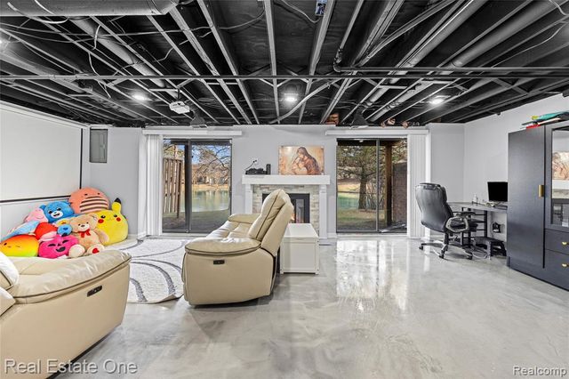 5273 Wright Way, West Bloomfield, MI 48322