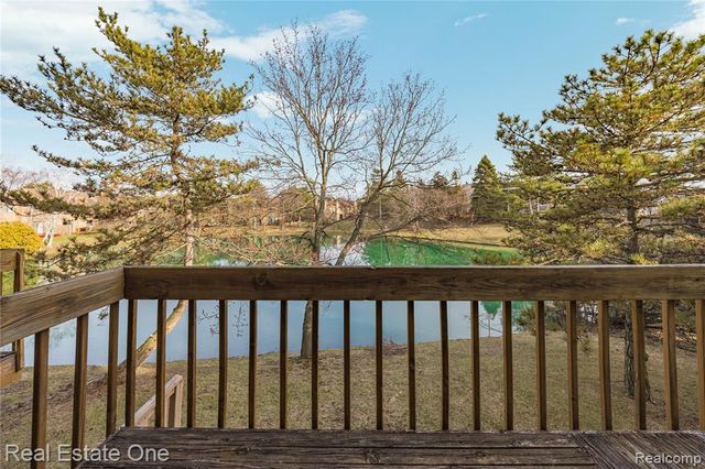 5273 Wright Way, West Bloomfield, MI 48322