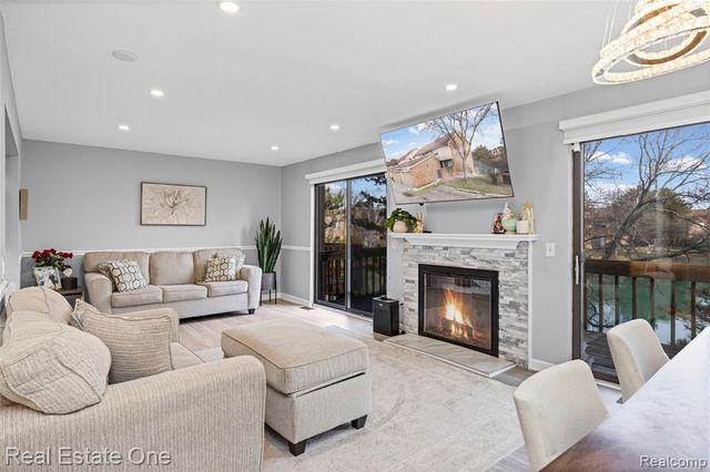 5273 Wright Way, West Bloomfield, MI 48322