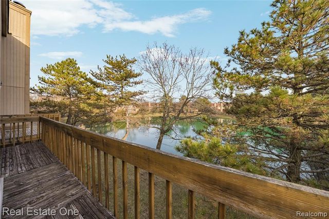 5273 Wright Way, West Bloomfield, MI 48322