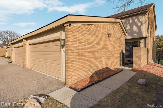 5273 Wright Way, West Bloomfield, MI 48322
