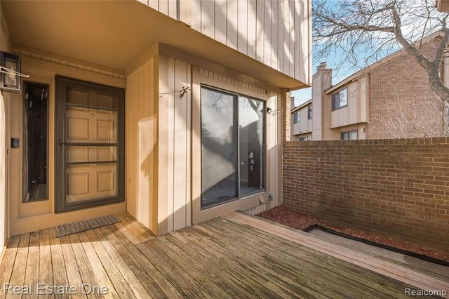 5273 Wright Way, West Bloomfield, MI 48322