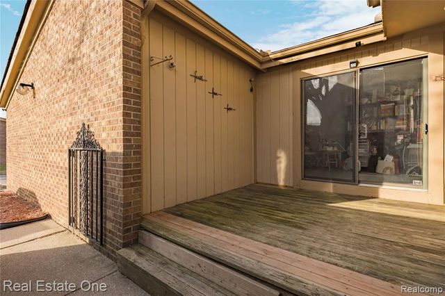 5273 Wright Way, West Bloomfield, MI 48322