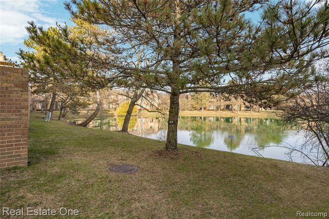 5273 Wright Way, West Bloomfield, MI 48322