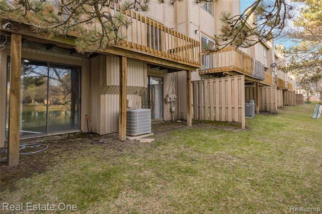 5273 Wright Way, West Bloomfield, MI 48322