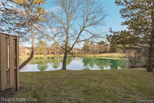 5273 Wright Way, West Bloomfield, MI 48322