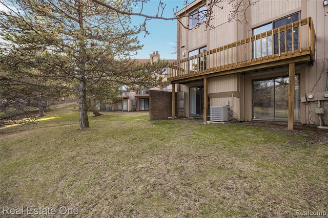 5273 Wright Way, West Bloomfield, MI 48322