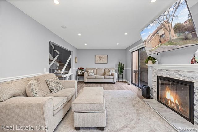 5273 Wright Way, West Bloomfield, MI 48322