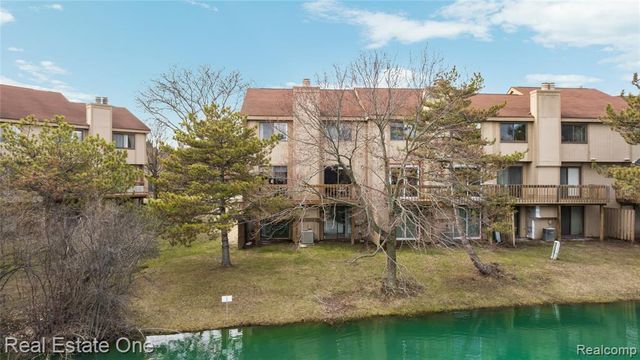 5273 Wright Way, West Bloomfield, MI 48322