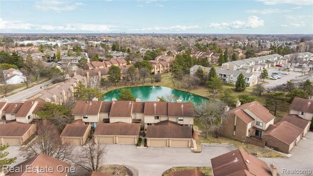 5273 Wright Way, West Bloomfield, MI 48322