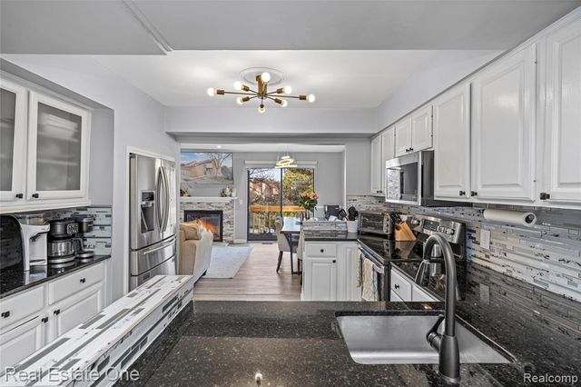 5273 Wright Way, West Bloomfield, MI 48322