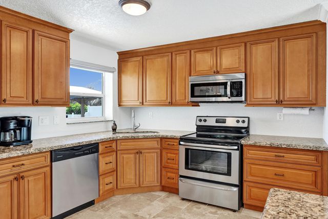 700 SE 5th Avenue, Pompano Beach, FL 33060