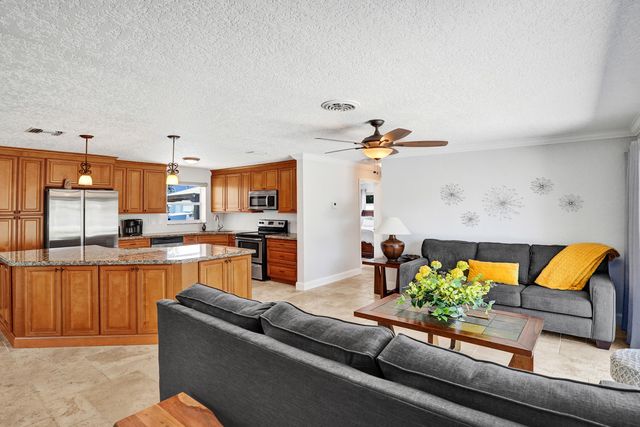 700 SE 5th Avenue, Pompano Beach, FL 33060
