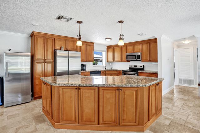 700 SE 5th Avenue, Pompano Beach, FL 33060