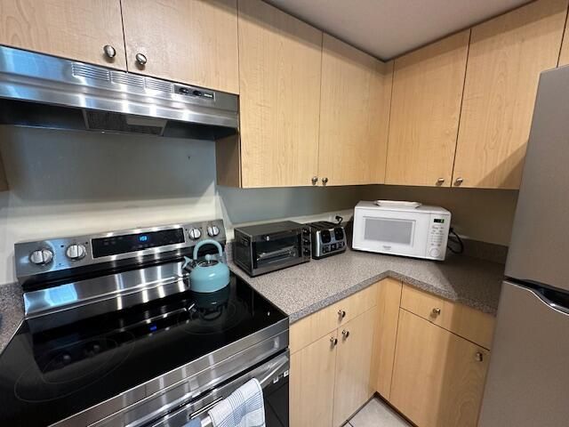 615 Villa Circle 615, Boynton Beach, FL 33435