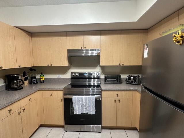 615 Villa Circle 615, Boynton Beach, FL 33435