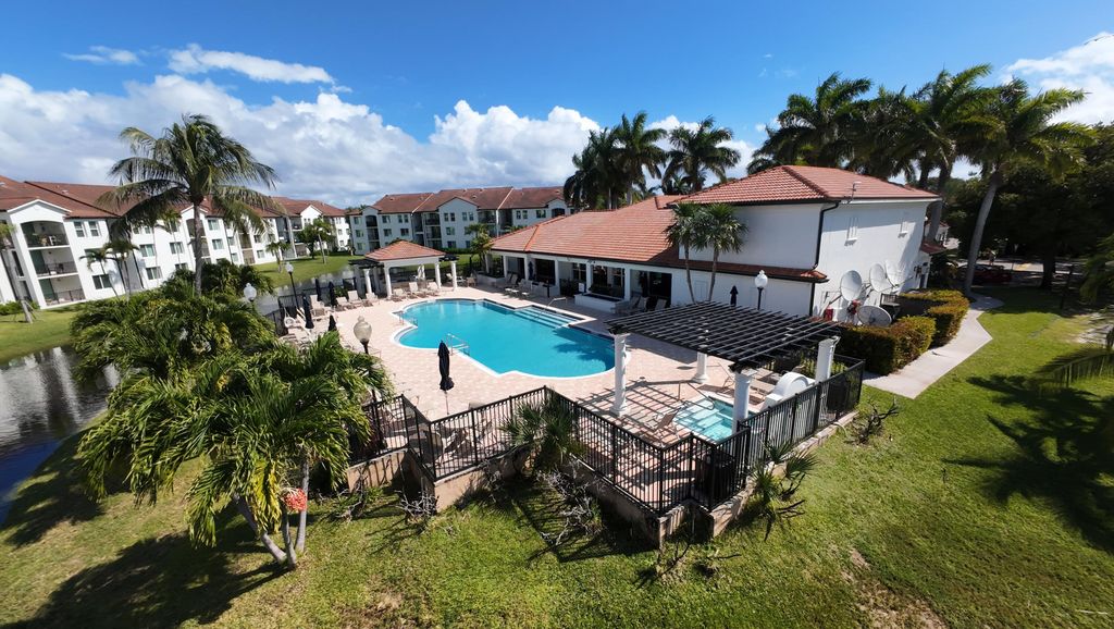 615 Villa Circle 615, Boynton Beach, FL 33435