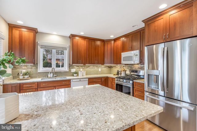3103 VALLEY LN, Falls Church, VA 22044