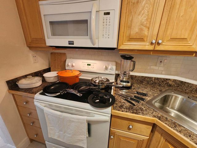 3200 NE 7th Court Unit 201a, Pompano Beach, FL 33062