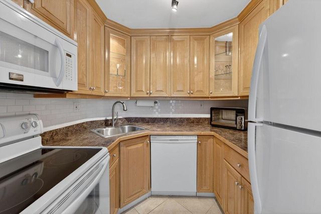 3200 NE 7th Court Unit 201a, Pompano Beach, FL 33062