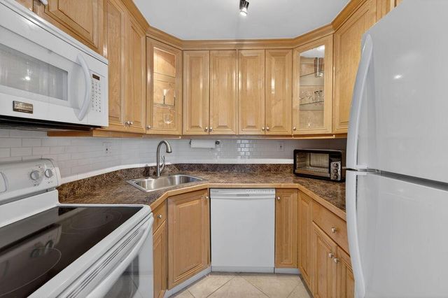 3200 NE 7th Court Unit 201a, Pompano Beach, FL 33062