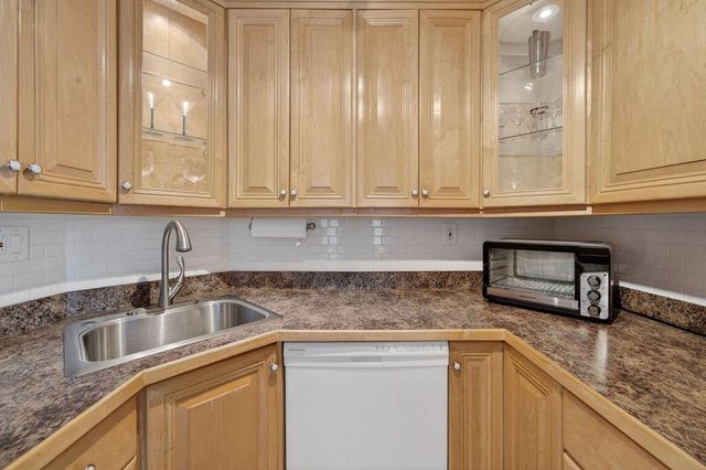 3200 NE 7th Court Unit 201a, Pompano Beach, FL 33062