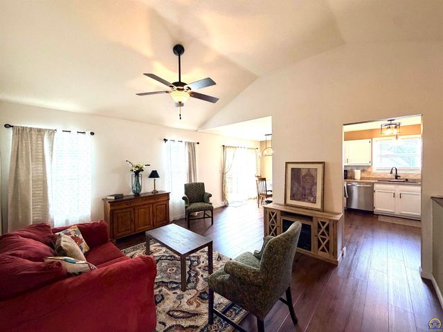 2101 SE Peace CT, Topeka, KS 66605
