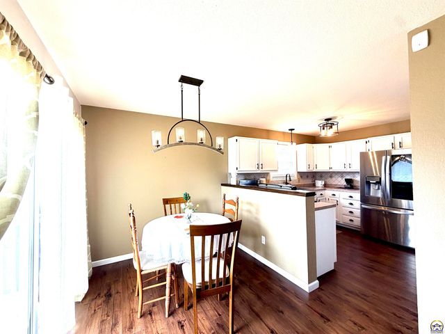 2101 SE Peace CT, Topeka, KS 66605