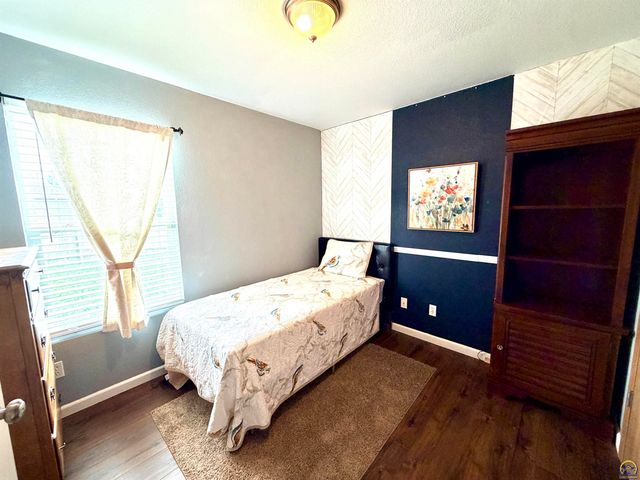 2101 SE Peace CT, Topeka, KS 66605