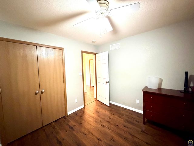 2101 SE Peace CT, Topeka, KS 66605